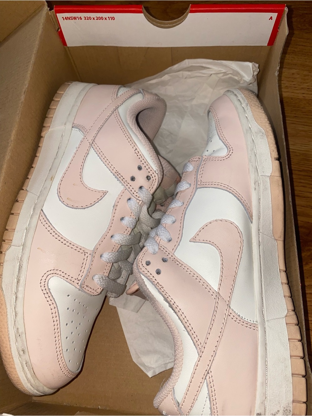 Nike Women’s Dunk Low! Very good condition, comes with box!